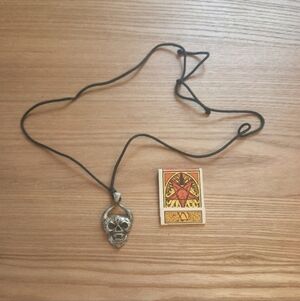 Silver Skull Pendant Necklace